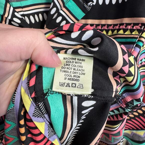 Live 4 Truth Size XL Colorful Lightweight Top NWT Abstract Extra Button - Picture 8 of 14